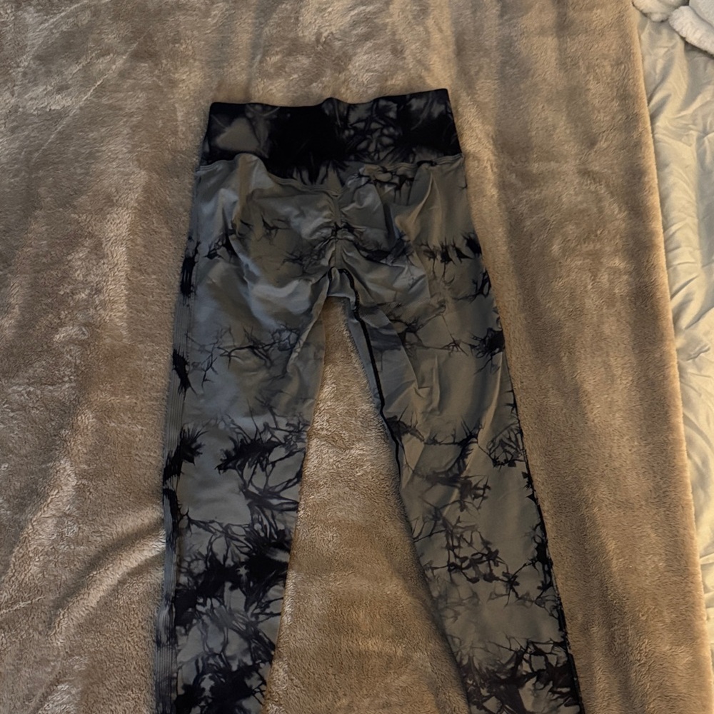 Women’s booty scrunch leggings